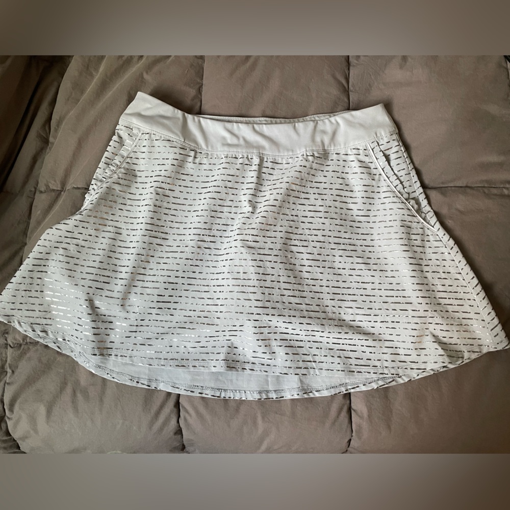 Under Armour grey metallic women’s skort size large